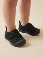 Puschies Barfußschuh Schwarz — rutschfeste Sohle für sichere erste Schritte
