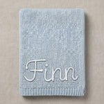 Personalisierte Strickdecke mit Namen